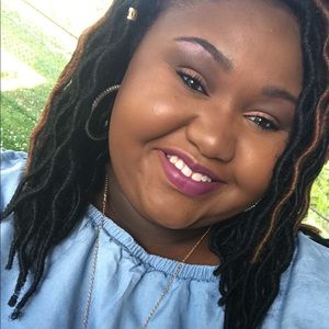 Meet your Posher, Alexis